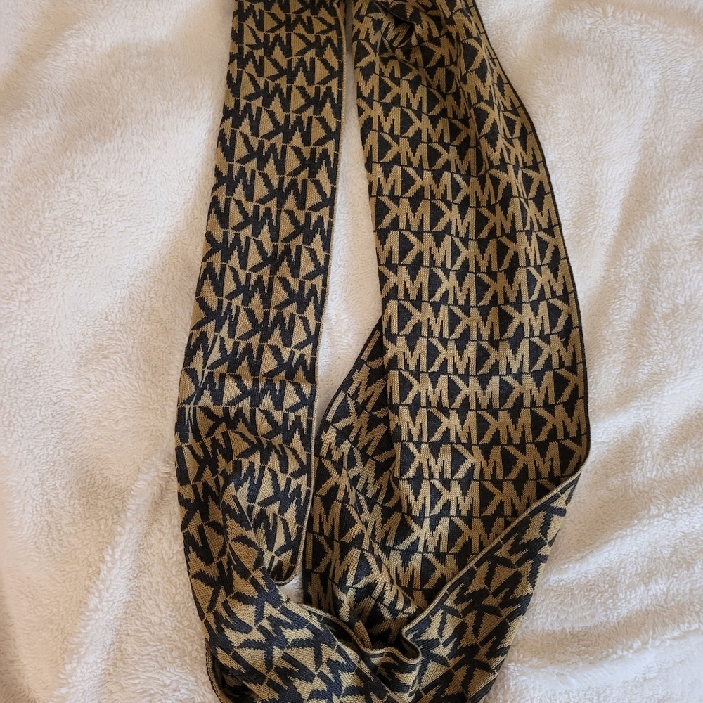 Michael Kors Infinity Scarf